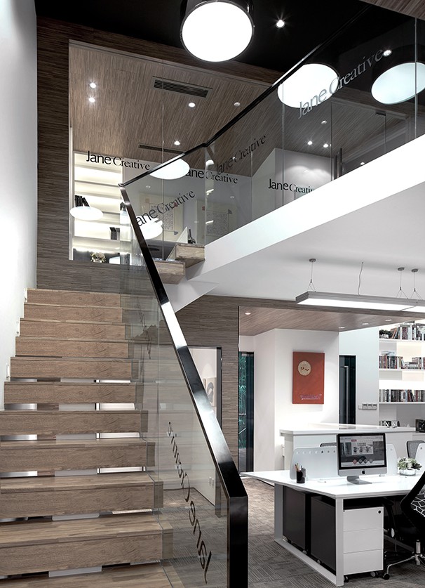 復式辦公室設(shè)計樓梯實景圖