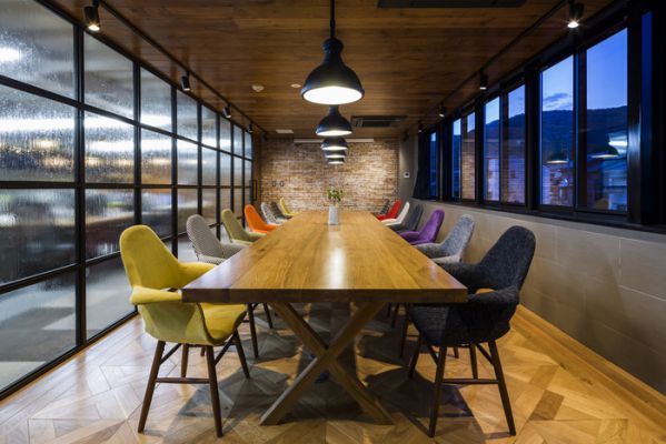 驚喜搭配下的開(kāi)放式辦公室設(shè)計(jì)