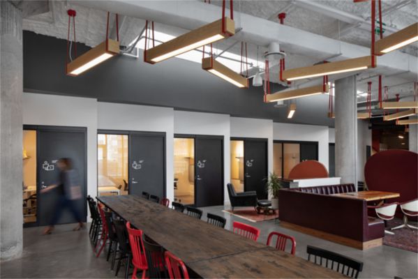 聯合辦公室設計改造的多功能技術空間