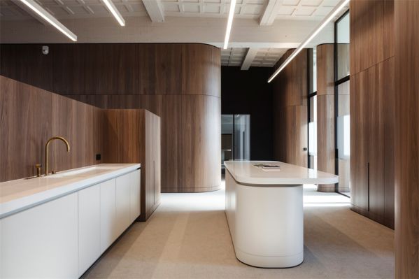 集團總部辦公室設計展現(xiàn)的工業(yè)特色